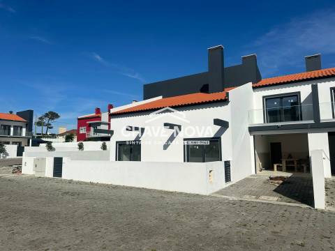 Moradia Geminada T4 Venda em Silveira,Torres Vedras