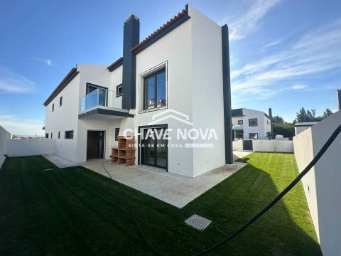 Moradia Geminada T4 Venda em Silveira,Torres Vedras