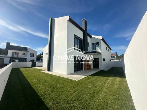 Moradia Geminada T4 Venda em Silveira,Torres Vedras