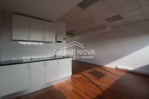 Escritório  Arrendamento em Ramalde,Porto