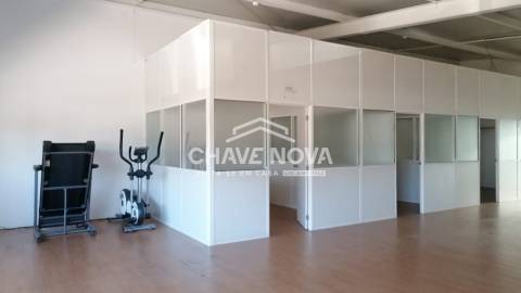 Armazém  Arrendamento em Fânzeres e São Pedro da Cova,Gondomar