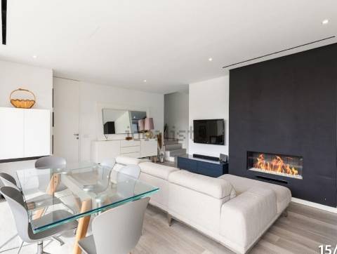 Moradia Isolada T4 Venda em Quarteira,Loulé