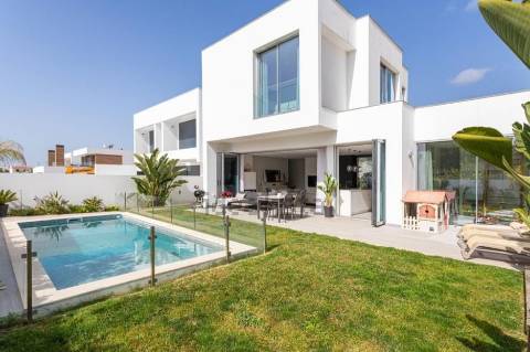 Moradia Isolada T4 Venda em Quarteira,Loulé