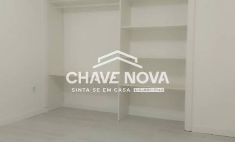 Loja T2 DUPLEX Venda em Laranjeiro e Feijó,Almada