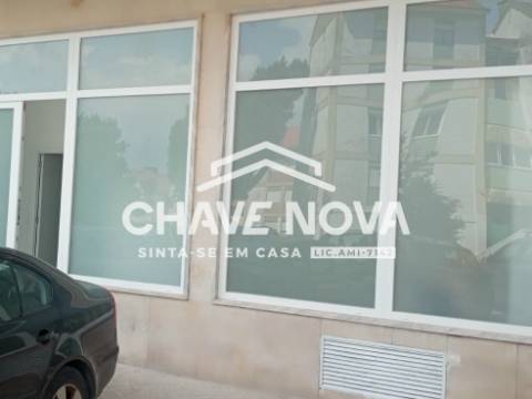 Loja T2 DUPLEX Venda em Laranjeiro e Feijó,Almada