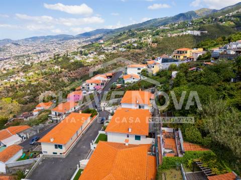 Moradia Geminada T3 Venda em Funchal (Santa Maria Maior),Funchal