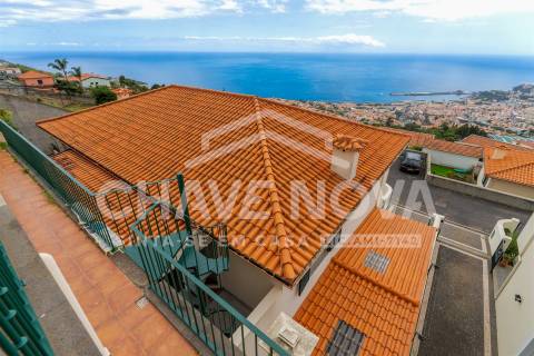 Moradia Geminada T3 Venda em Funchal (Santa Maria Maior),Funchal