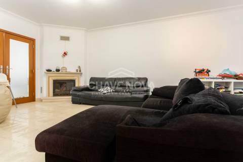 Moradia em Banda T4 Venda em Charneca de Caparica e Sobreda,Almada