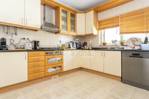 Moradia em Banda T4 Venda em Charneca de Caparica e Sobreda,Almada