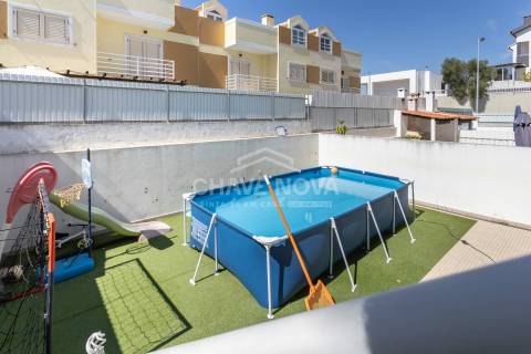 Moradia em Banda T4 Venda em Charneca de Caparica e Sobreda,Almada