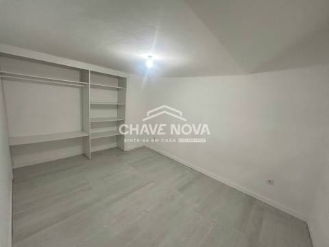 Loja  Venda em Laranjeiro e Feijó,Almada