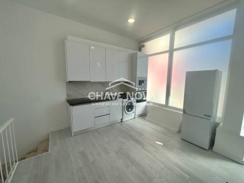 Loja  Venda em Laranjeiro e Feijó,Almada