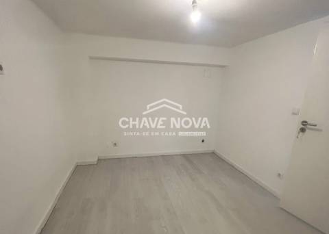 Loja  Venda em Laranjeiro e Feijó,Almada