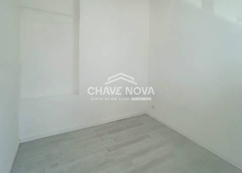 Loja  Venda em Laranjeiro e Feijó,Almada