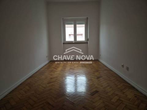 Apartamento T2 Arrendamento em Campo de Ourique,Lisboa