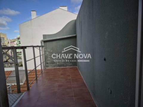 Apartamento T3 Arrendamento em Campo de Ourique,Lisboa