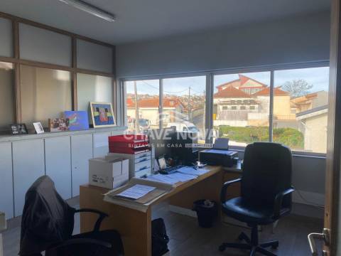 Armazém  Arrendamento em Fânzeres e São Pedro da Cova,Gondomar