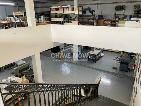 Armazém  Arrendamento em Fânzeres e São Pedro da Cova,Gondomar