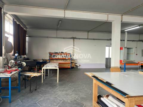 Armazém  Arrendamento em Fânzeres e São Pedro da Cova,Gondomar