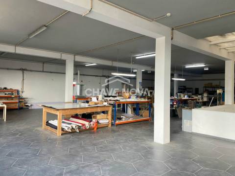 Armazém  Arrendamento em Fânzeres e São Pedro da Cova,Gondomar