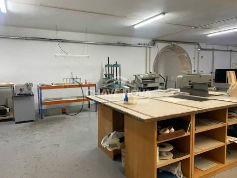 Armazém  Arrendamento em Fânzeres e São Pedro da Cova,Gondomar