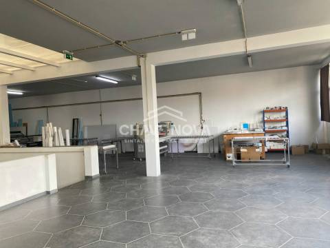 Armazém  Arrendamento em Fânzeres e São Pedro da Cova,Gondomar