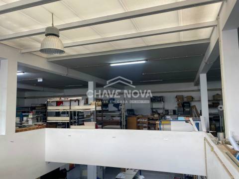 Armazém  Arrendamento em Fânzeres e São Pedro da Cova,Gondomar