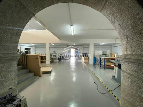 Armazém  Arrendamento em Fânzeres e São Pedro da Cova,Gondomar