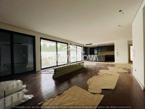 Moradia Geminada T4 Venda em Anta e Guetim,Espinho