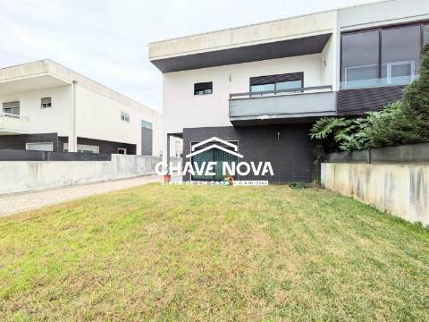 Moradia Geminada T4 Venda em Palhaça,Oliveira do Bairro