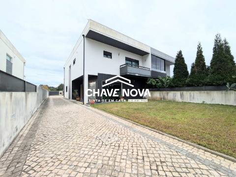 Moradia Geminada T4 Venda em Palhaça,Oliveira do Bairro