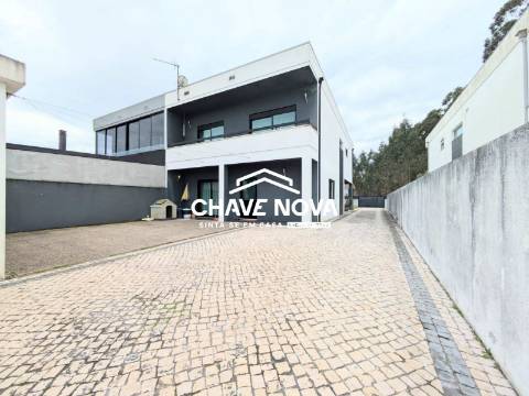 Moradia Geminada T4 Venda em Palhaça,Oliveira do Bairro