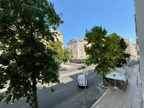 Apartamento T2 Arrendamento em Areeiro,Lisboa
