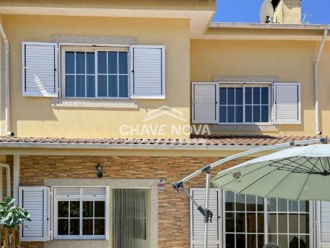 Moradia em Banda T3 Venda em Santa Maria da Feira, Travanca, Sanfins e Espargo,Santa Maria da Feira