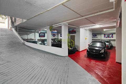Vende-se Garagem em Rio de Mouro com 200m2