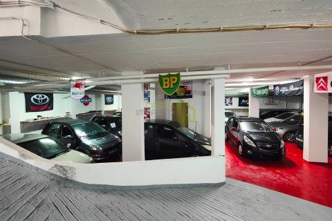 Vende-se Garagem em Rio de Mouro com 200m2