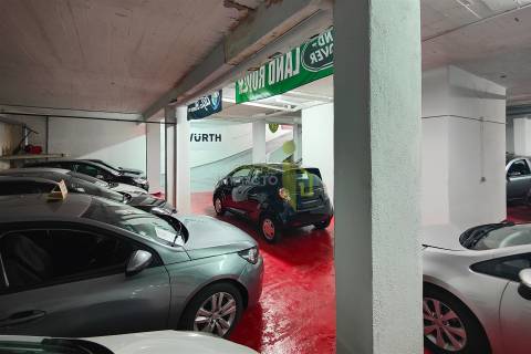 Vende-se Garagem em Rio de Mouro com 200m2