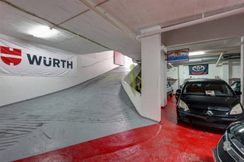 Vende-se Garagem em Rio de Mouro com 200m2