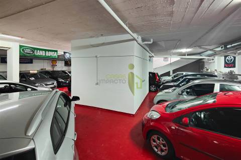 Vende-se Garagem em Rio de Mouro com 200m2