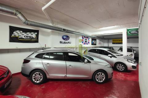 Vende-se Garagem em Rio de Mouro com 200m2