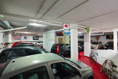 Vende-se Garagem em Rio de Mouro com 200m2