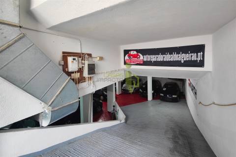 Vende-se Garagem em Rio de Mouro com 200m2