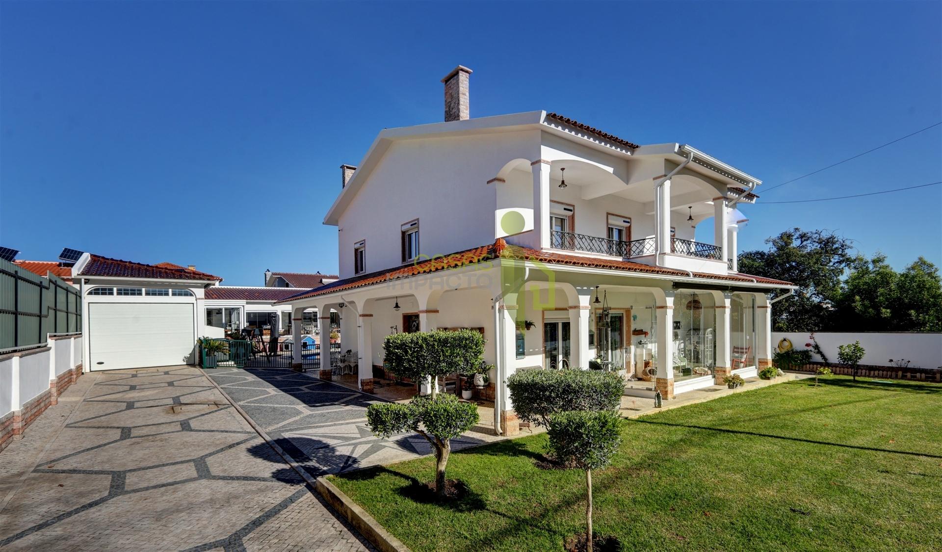 Moradia Clássica T3 transformada em T4, em Rio de Mouro, Sintra