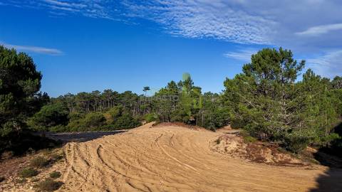 Terreno Rústico com 2360 m2 em Janas, Azenhas do Mar
