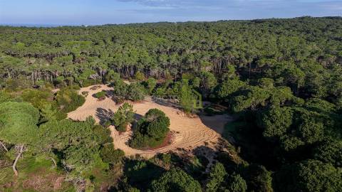 Terreno Rútico com 2600 m2 em Ribeira de Janas, Colares