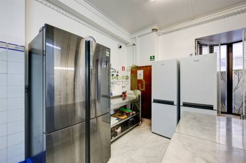 Trespasse de Empresa Alimentar Rentável em Funcionamento – Totalmente Equipada