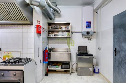 Trespasse de Empresa Alimentar Rentável em Funcionamento – Totalmente Equipada