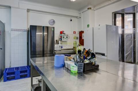 Trespasse de Empresa Alimentar Rentável em Funcionamento – Totalmente Equipada