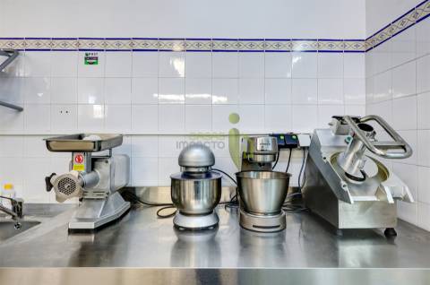 Trespasse de Empresa Alimentar Rentável em Funcionamento – Totalmente Equipada