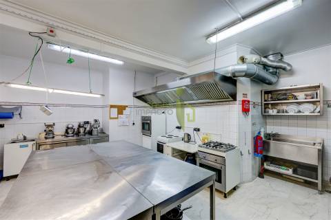 Trespasse de Empresa Alimentar Rentável em Funcionamento – Totalmente Equipada